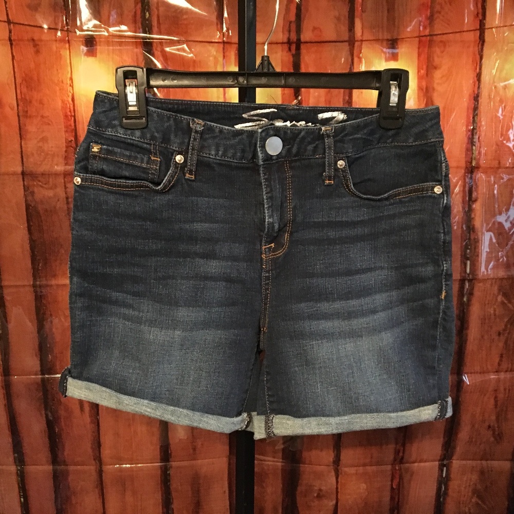 Ladies “Seven7”Bermuda style jean shorts size 4